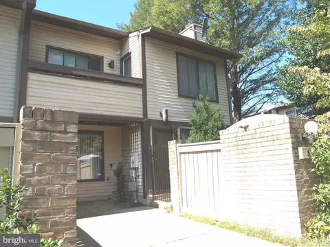 8 Copps Hill Ct, Montgomery Village, MD 20886