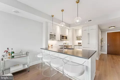 4960 Fairmont Ave #904, Bethesda, MD 20814
