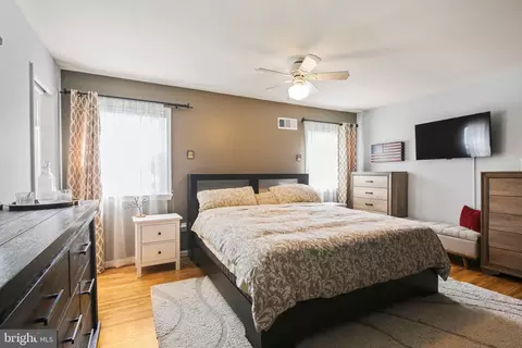 Bedroom - 11811 Coldstream, Potomac, MD 20854 photo 1 of 7