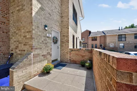 33 Dudley Ct #25, Bethesda, MD 20814