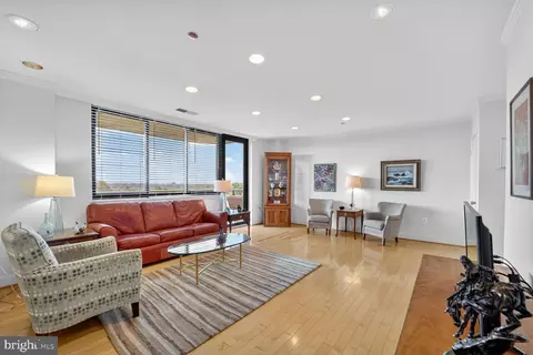 4550 N Park Ave #1005, Chevy Chase, MD 20815