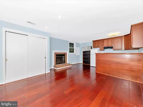 Living - 314 Crescendo Way, Silver Spring, MD 20901 photo 10 of 11