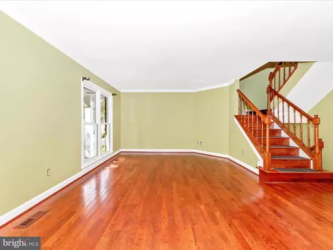 Living - 314 Crescendo Way, Silver Spring, MD 20901 photo 2 of 11