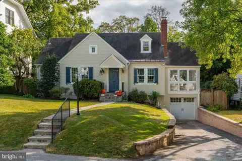 4520 N Chelsea Ln, Bethesda, MD 20814