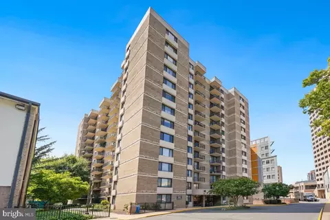 4 Monroe St #802, Rockville, MD 20850