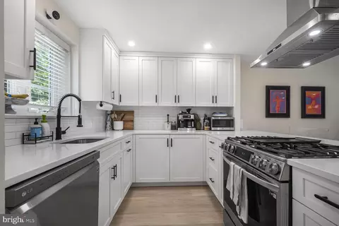 Kitchen - 2527 Holman Ave #2514, Silver Spring, MD 20910 photo 1 of 2
