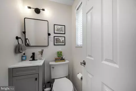 Entry Way - 2527 Holman Ave #2514, Silver Spring, MD 20910 photo 2 of 5