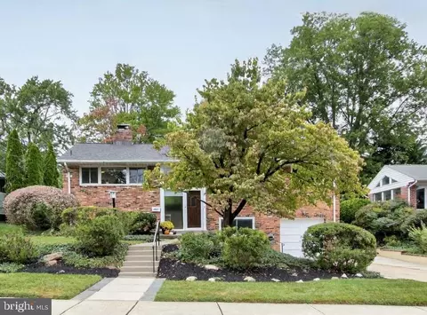 6017 Cheshire Dr, Bethesda, MD 20814