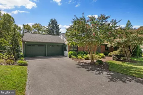 12928 Circle Dr, Rockville, MD 20850