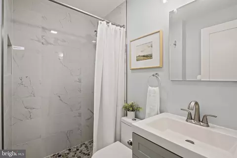 Bath - 2300 Homestead Dr, Silver Spring, MD 20902 photo 1 of 3