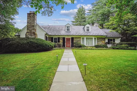 5115 Cammack Dr, Bethesda, MD 20816