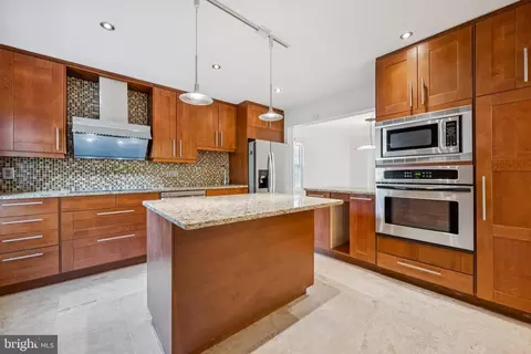 12260 Greenleaf Ave, Potomac, MD 20854