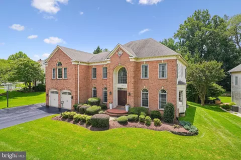 9816 Bald Cypress Dr, Rockville, MD 20850