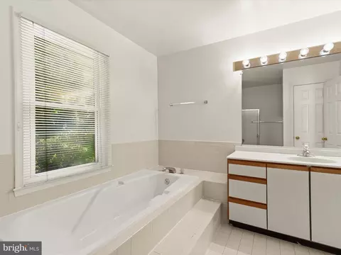 Bath - 14709 Harvest Ln, Silver Spring, MD 20905 photo 3 of 6