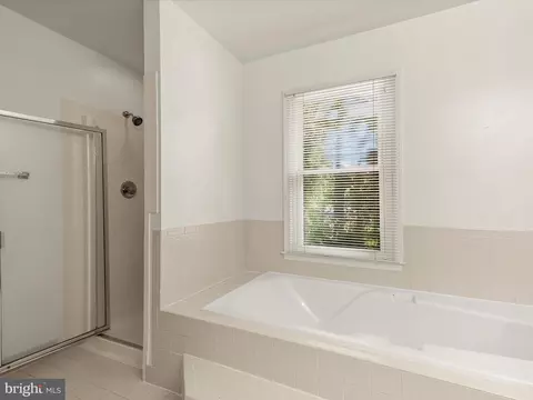 Bath - 14709 Harvest Ln, Silver Spring, MD 20905 photo 4 of 6