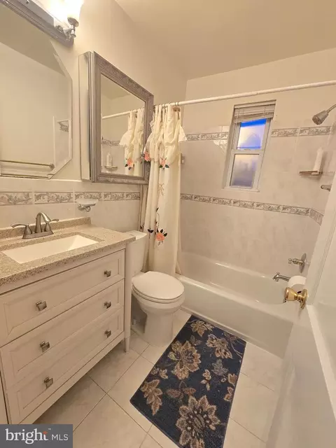 Bath - 414 Kerwin Rd, Silver Spring, MD 20901 photo 1 of 2