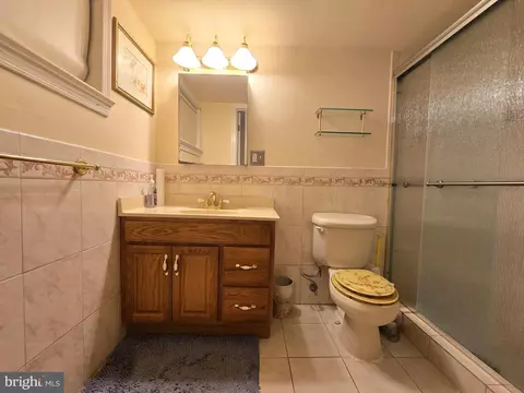 Bath - 414 Kerwin Rd, Silver Spring, MD 20901 photo 2 of 2