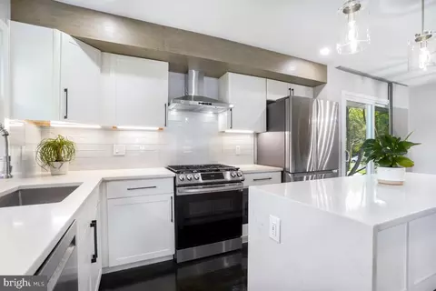 Kitchen - 220 Hutton St, Gaithersburg, MD 20877 photo 4 of 4