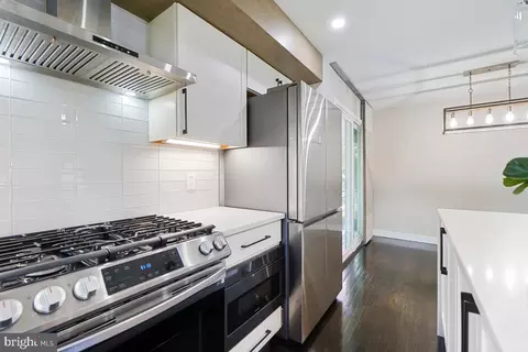 Kitchen - 220 Hutton St, Gaithersburg, MD 20877 photo 3 of 4