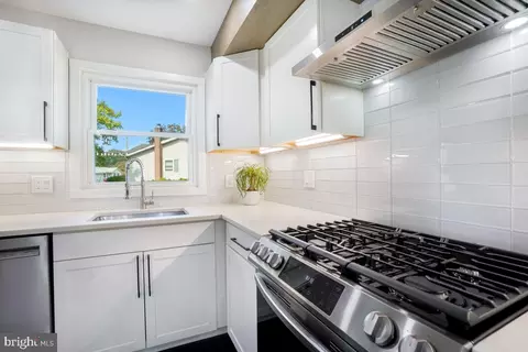 Kitchen - 220 Hutton St, Gaithersburg, MD 20877 photo 2 of 4