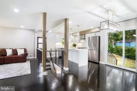 Entry Way - 220 Hutton St, Gaithersburg, MD 20877 photo 3 of 8