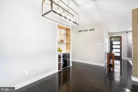 Entry Way - 220 Hutton St, Gaithersburg, MD 20877 photo 5 of 8