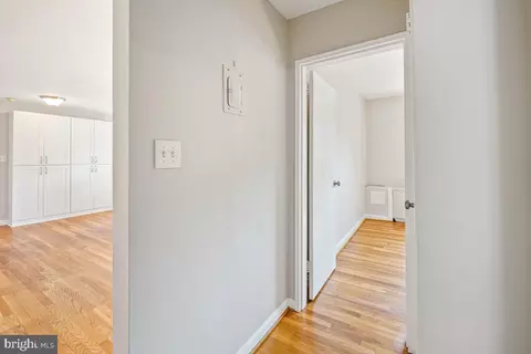 Entry Way - 9736 Glen Ave #201-97, Silver Spring, MD 20910 photo 4 of 5