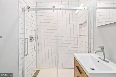Bath - 9736 Glen Ave #201-97, Silver Spring, MD 20910 photo 3 of 4