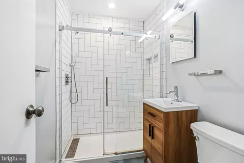 Bath - 9736 Glen Ave #201-97, Silver Spring, MD 20910 photo 1 of 4