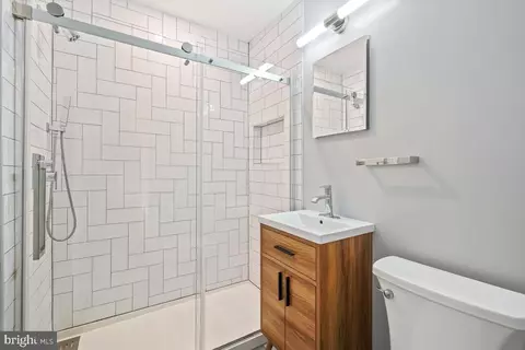 Bath - 9736 Glen Ave #201-97, Silver Spring, MD 20910 photo 2 of 4