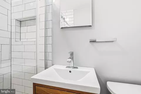 Bath - 9736 Glen Ave #201-97, Silver Spring, MD 20910 photo 4 of 4