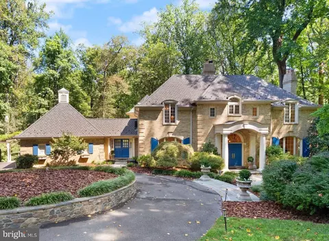 9017 Clewerwall Dr, Bethesda, MD 20817