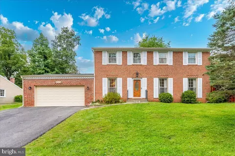 8813 Tuckerman Ln, Potomac, MD 20854