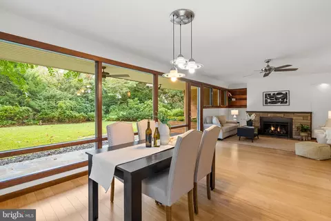 9109 Fairview Rd, Silver Spring, MD 20910 photo 10