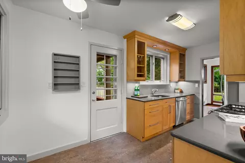 9109 Fairview Rd, Silver Spring, MD 20910 photo 18