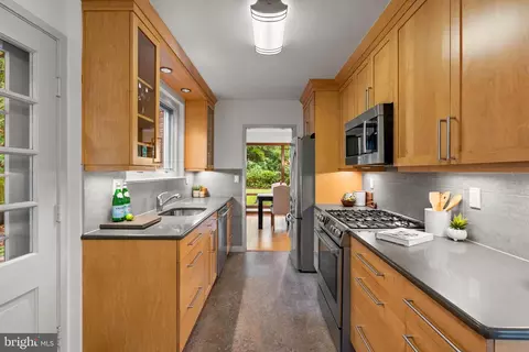 9109 Fairview Rd, Silver Spring, MD 20910 photo 16