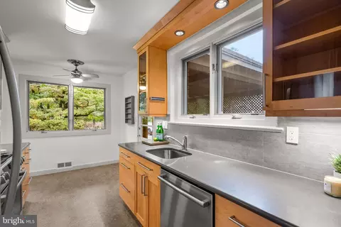 9109 Fairview Rd, Silver Spring, MD 20910 photo 15