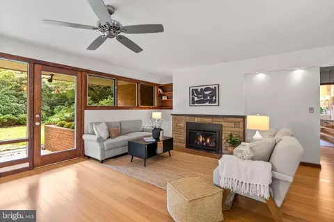 9109 Fairview Rd, Silver Spring, MD 20910 photo 5