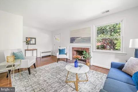 1902 Rookwood Rd, Silver Spring, MD 20910 photo 3