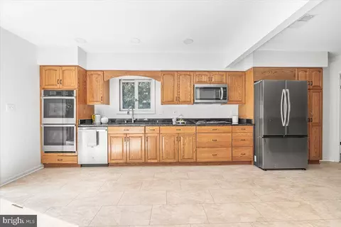 1902 Rookwood Rd, Silver Spring, MD 20910 photo 12