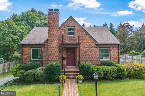 1902 Rookwood Rd, Silver Spring, MD 20910