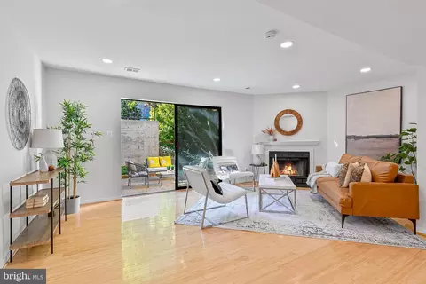 8912 Battery Pl #7, Bethesda, MD 20814