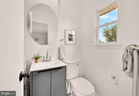 Bath - 525 E Indian Spring Dr, Silver Spring, MD 20901 photo 1 of 5