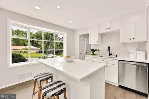 525 E Indian Spring Dr, Silver Spring, MD 20901