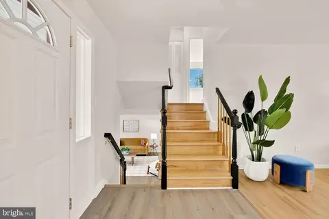 Entry Way - 525 E Indian Spring Dr, Silver Spring, MD 20901 photo 3 of 6