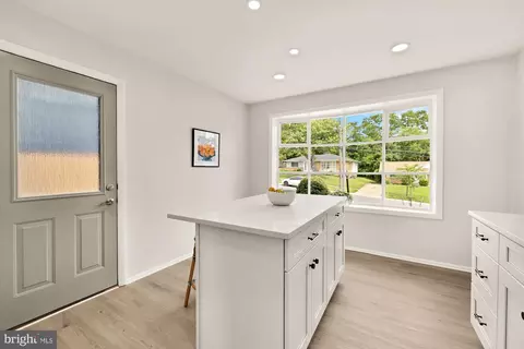 Kitchen - 525 E Indian Spring Dr, Silver Spring, MD 20901 photo 4 of 6