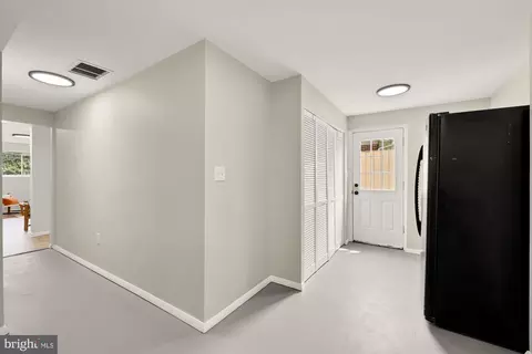 Entry Way - 525 E Indian Spring Dr, Silver Spring, MD 20901 photo 6 of 6