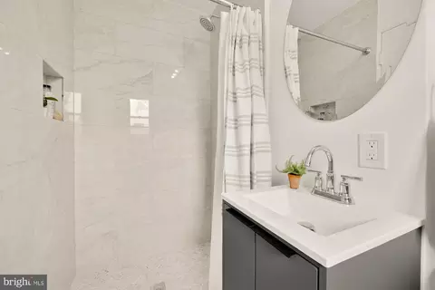 Bath - 525 E Indian Spring Dr, Silver Spring, MD 20901 photo 2 of 5