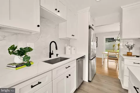 Kitchen - 525 E Indian Spring Dr, Silver Spring, MD 20901 photo 5 of 6