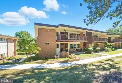 170 Talbott St #205, Rockville, MD 20852